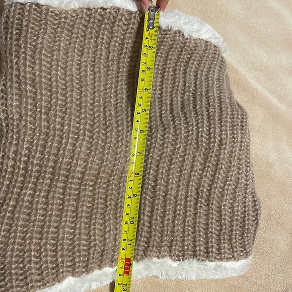 Modena - Infinity Scarf - Pink Knit, White Faux Fur - Picture 3 of 6